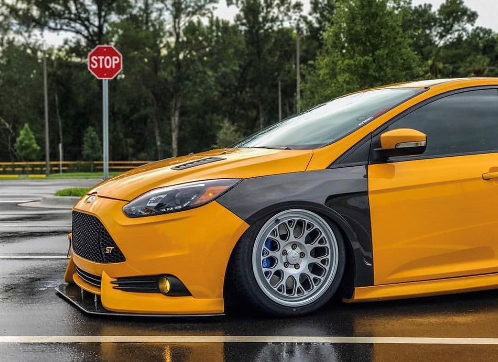 2016-2018 Ford Focus RS Carbon Fiber Fenders (Pair)