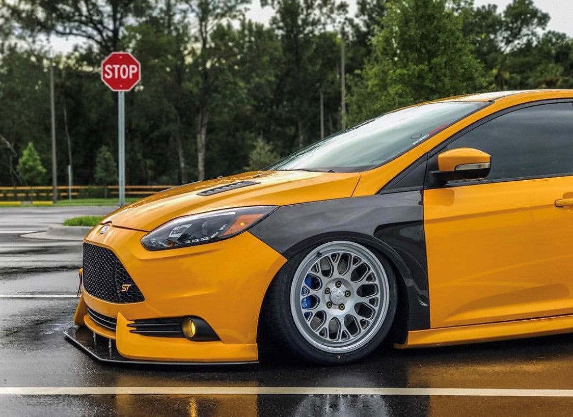 2016-2018 Ford Focus RS Carbon Fiber Fenders (Pair)