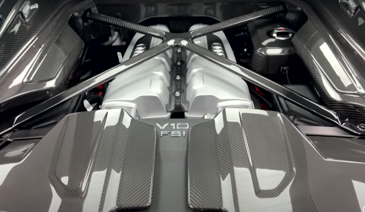 ENGINE X-BRACE CARBON FIBER / AUDI R8 GEN 2 COUPE